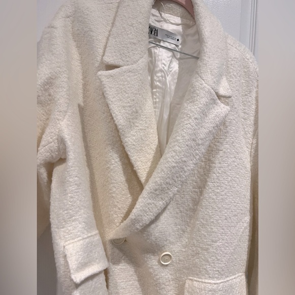 Winter white Zara Teddy coat. Never worn - Picture 2 of 2
